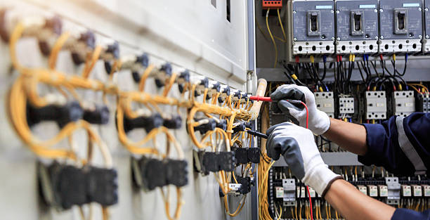 Professional Electrician technician working in Pampa, TX
